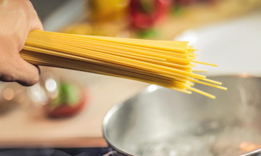 جدول مقایسه کالری خورشتهای ایرانی؛ یک ملاقه خورشت در برابر یک پرس کامل با برنج